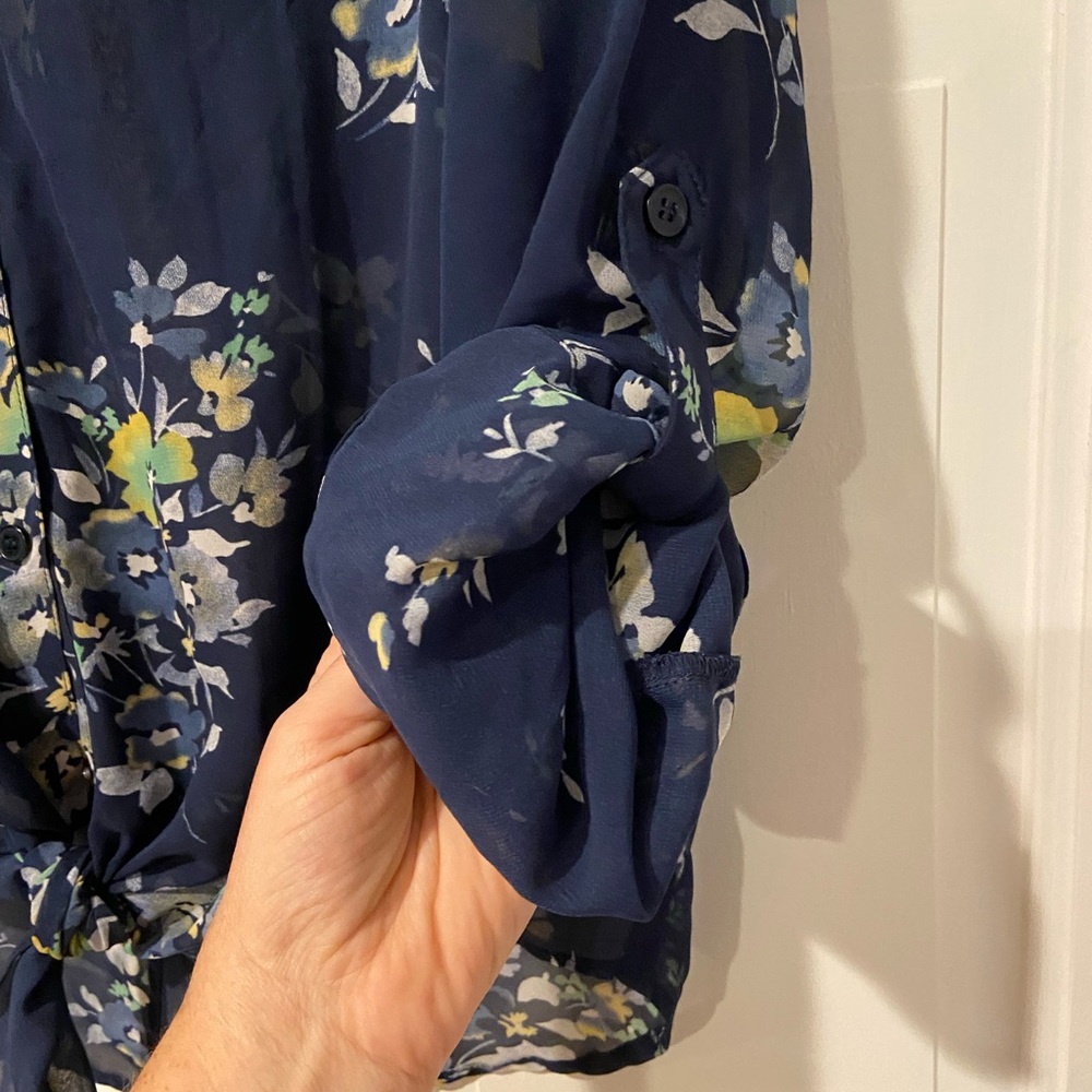 Kut from the Kloth Blue Floral Blouse – Size Medium - Picture 4 of 8
